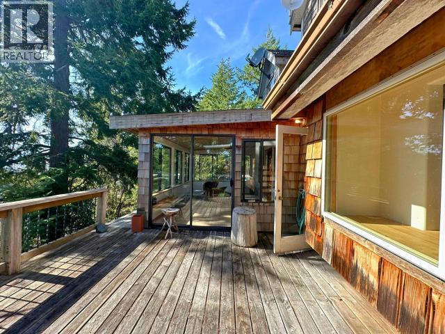 9836 SEVILLA ISLAND, Powell River