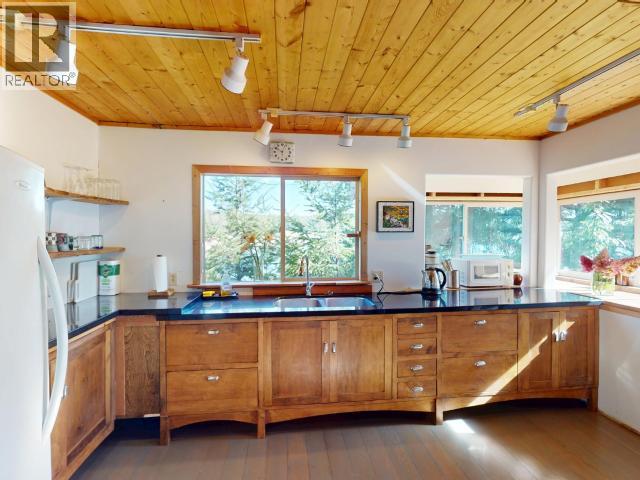 9836 SEVILLA ISLAND, Powell River