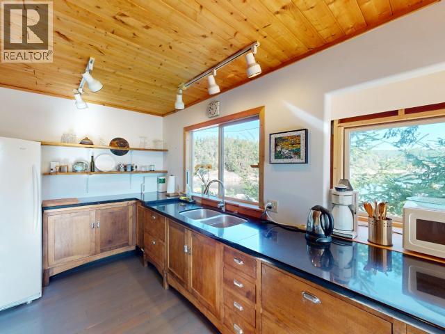 9836 SEVILLA ISLAND, Powell River