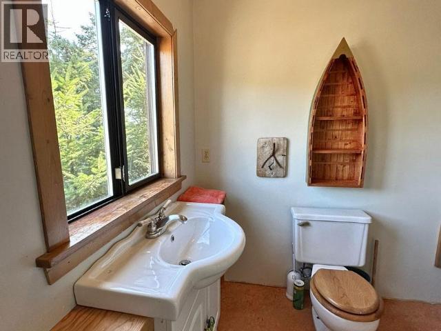 9836 SEVILLA ISLAND, Powell River