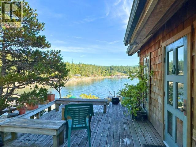 9836 SEVILLA ISLAND, Powell River