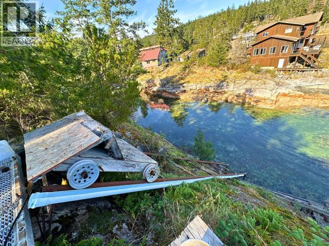 9836 SEVILLA ISLAND, Powell River