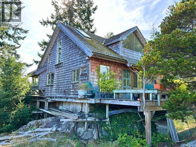 9836 SEVILLA ISLAND, Powell River