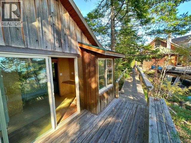 9836 SEVILLA ISLAND, Powell River