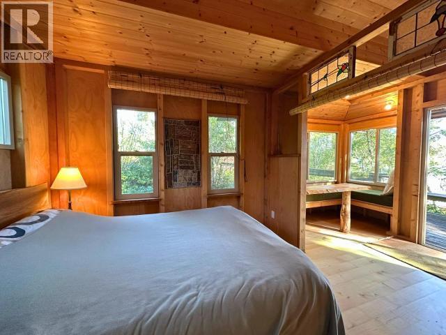 9836 SEVILLA ISLAND, Powell River