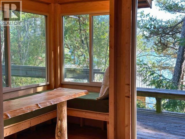 9836 SEVILLA ISLAND, Powell River