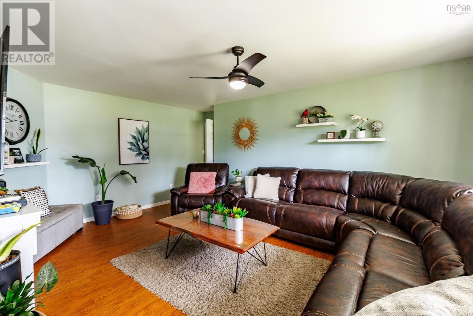 Property 3 of 22 of 4192 3 Highway