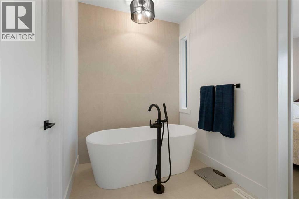 Single Family House for Sale in   Avenue SW Altadore Calgary 