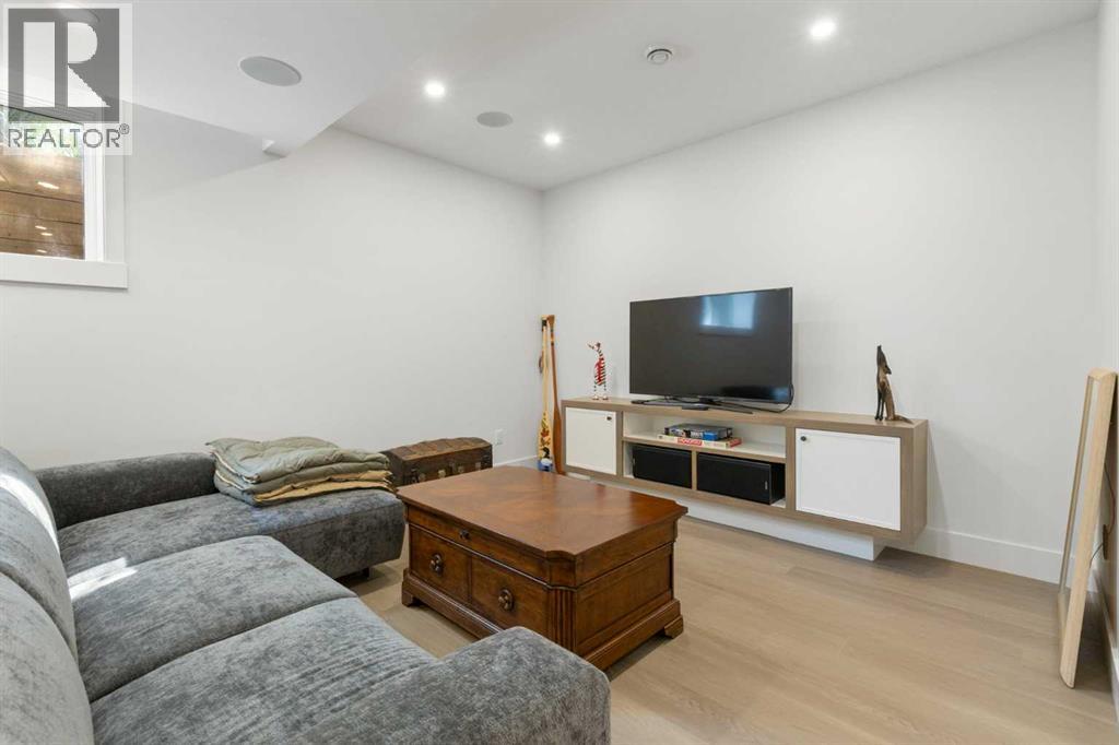 Single Family House for Sale in   Avenue SW Altadore Calgary 