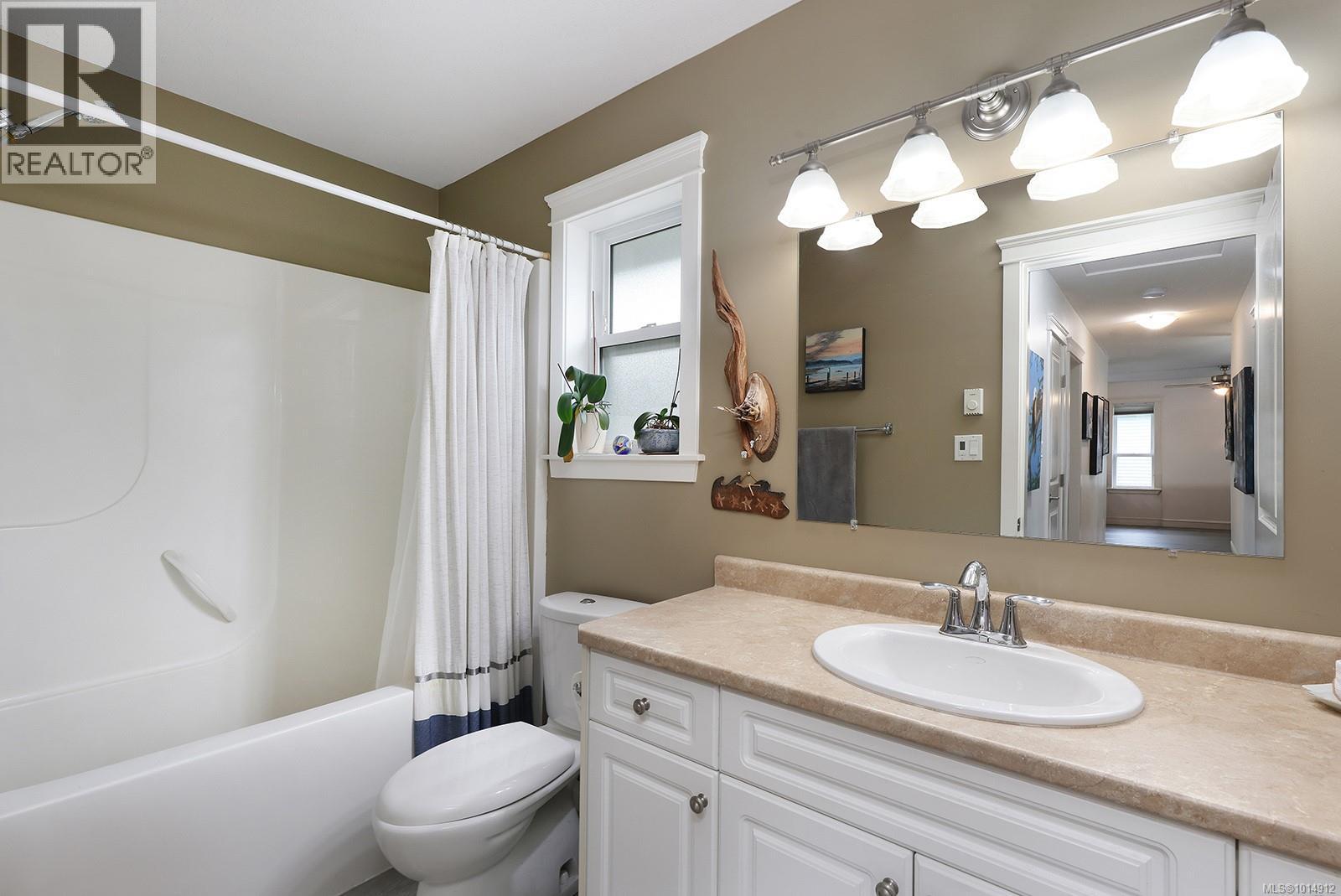 2473 Avro Arrow Dr, Comox