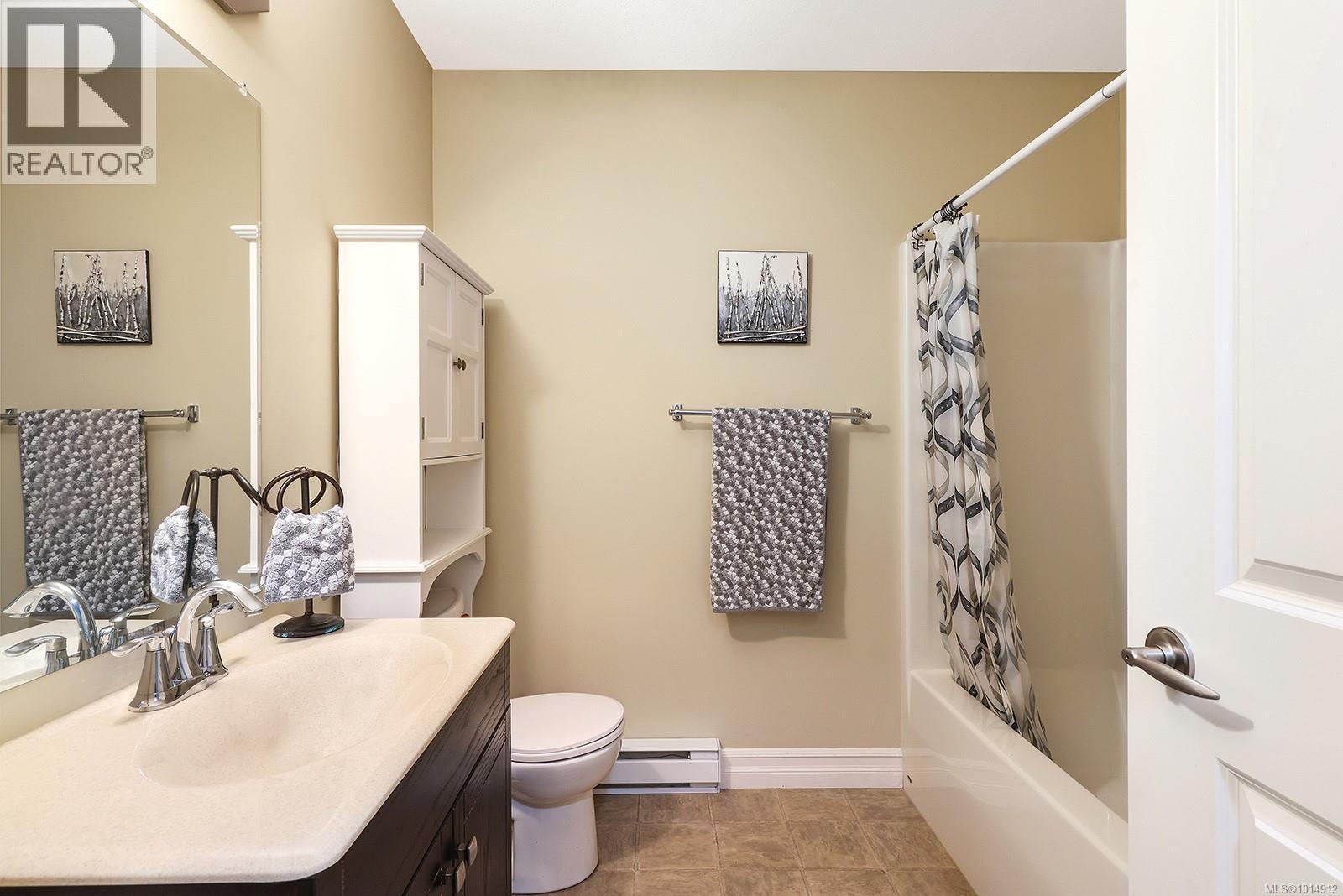 2473 Avro Arrow Dr, Comox