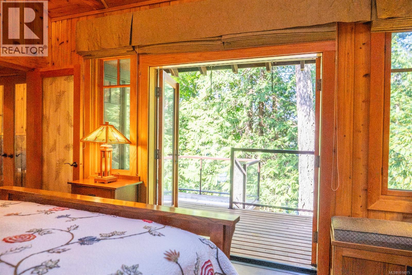 8807 Ainslie Point Rd, Pender Island