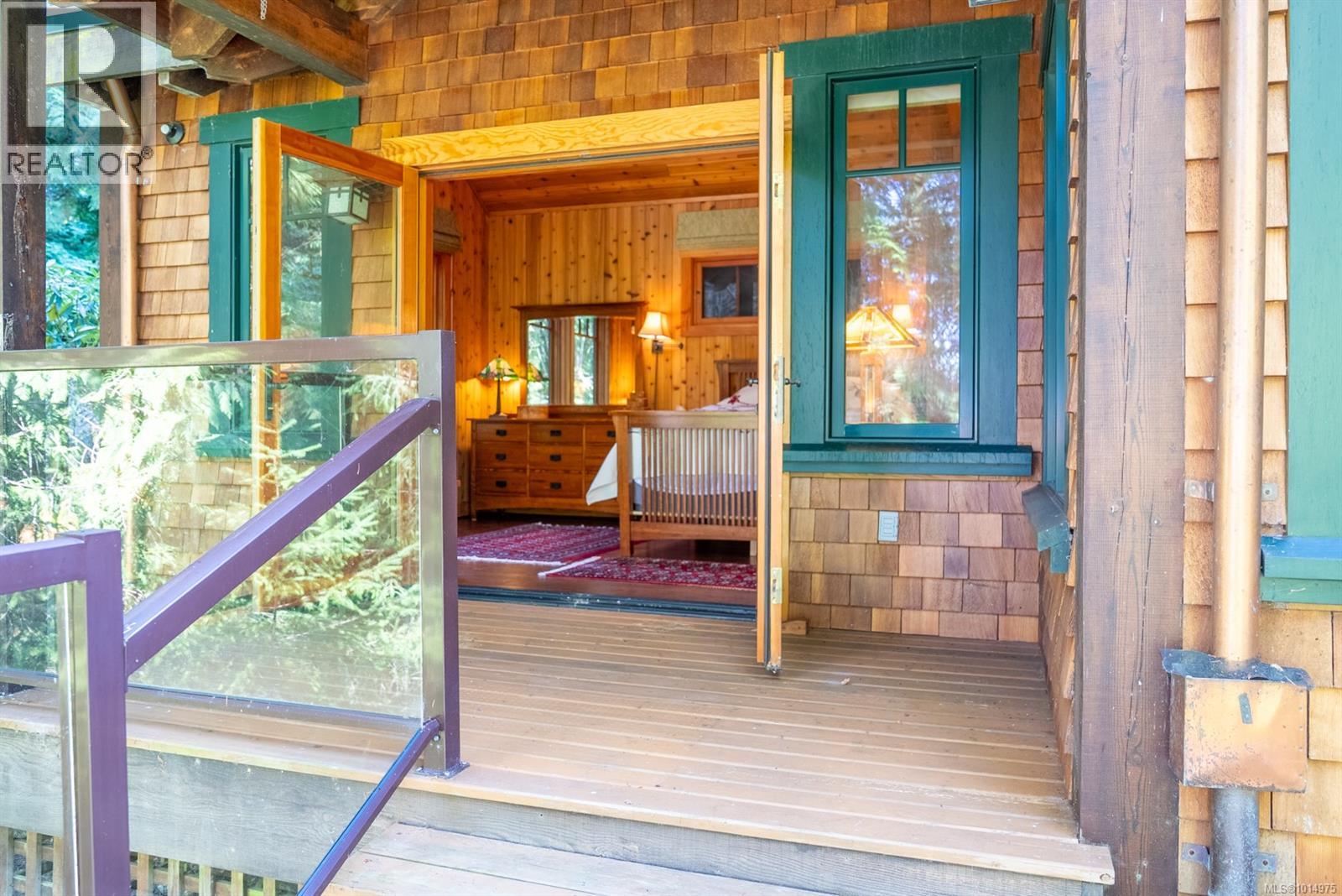 8807 Ainslie Point Rd, Pender Island