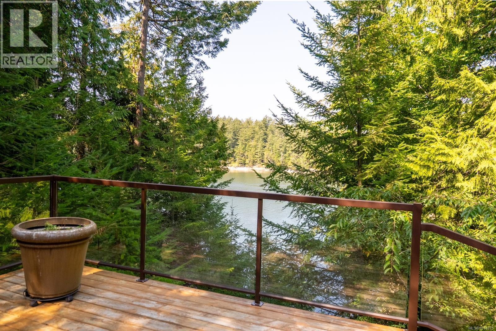 8807 Ainslie Point Rd, Pender Island
