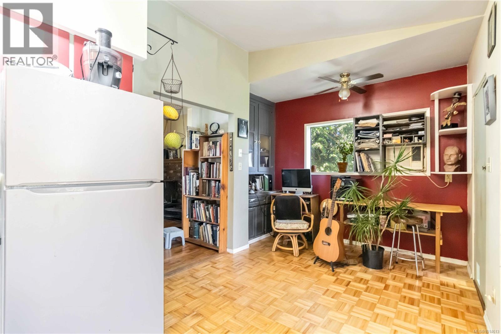 1415 LANG St, Victoria