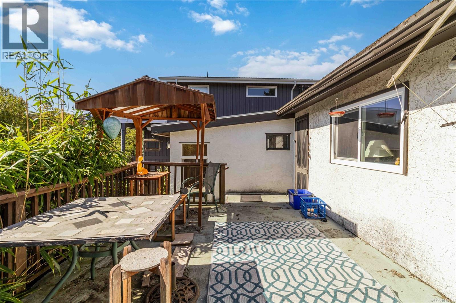 1415 LANG St, Victoria
