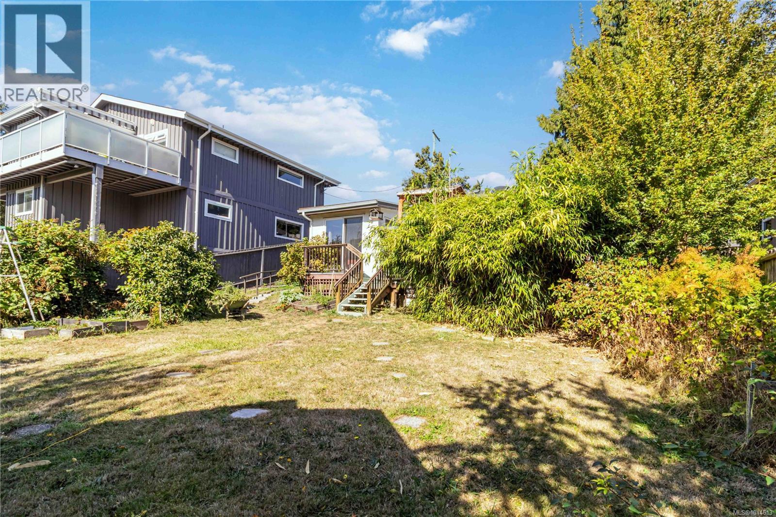 1415 LANG St, Victoria