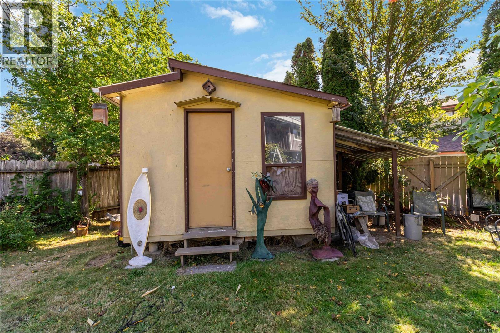 1415 LANG St, Victoria