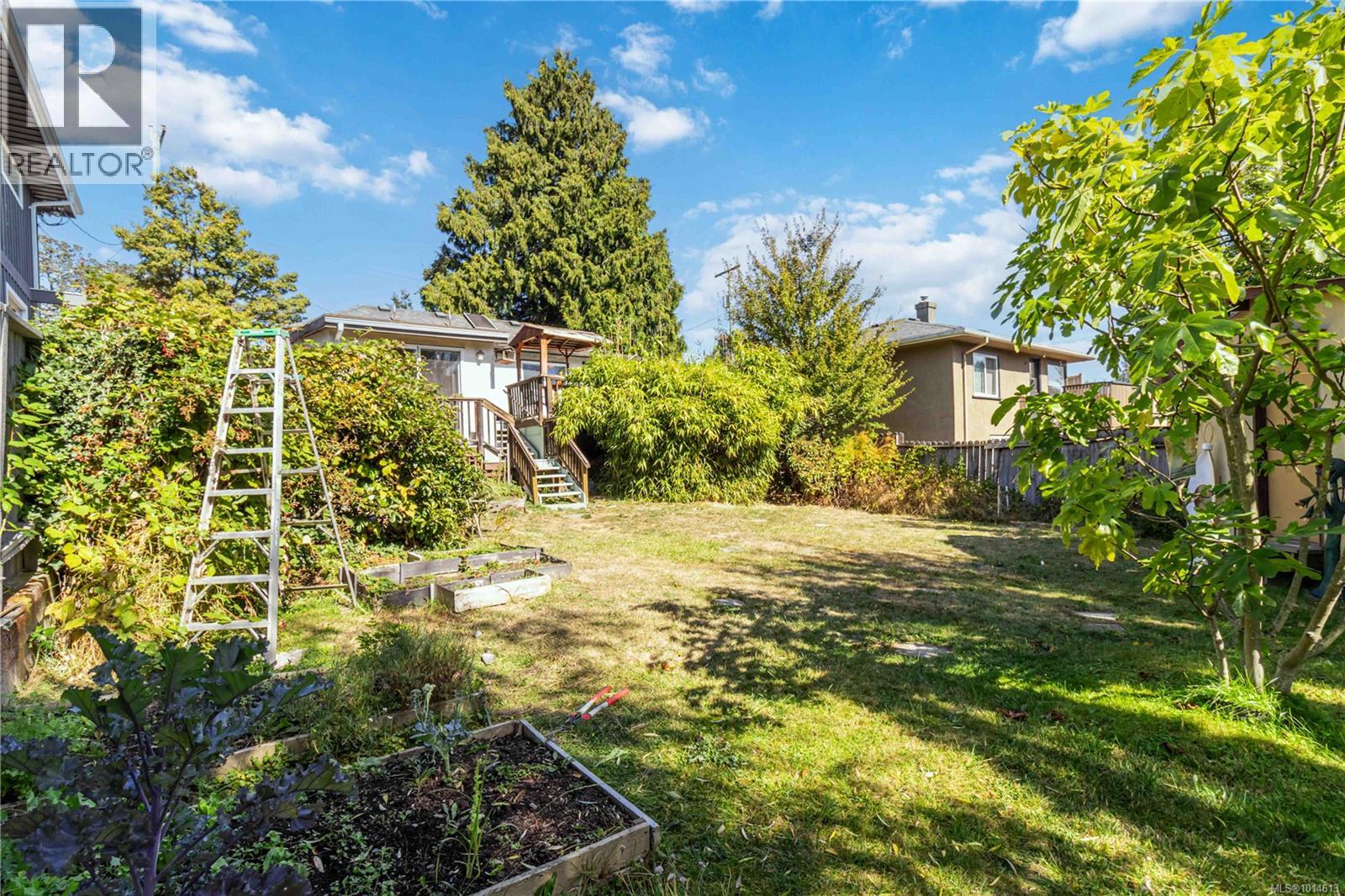 1415 LANG St, Victoria
