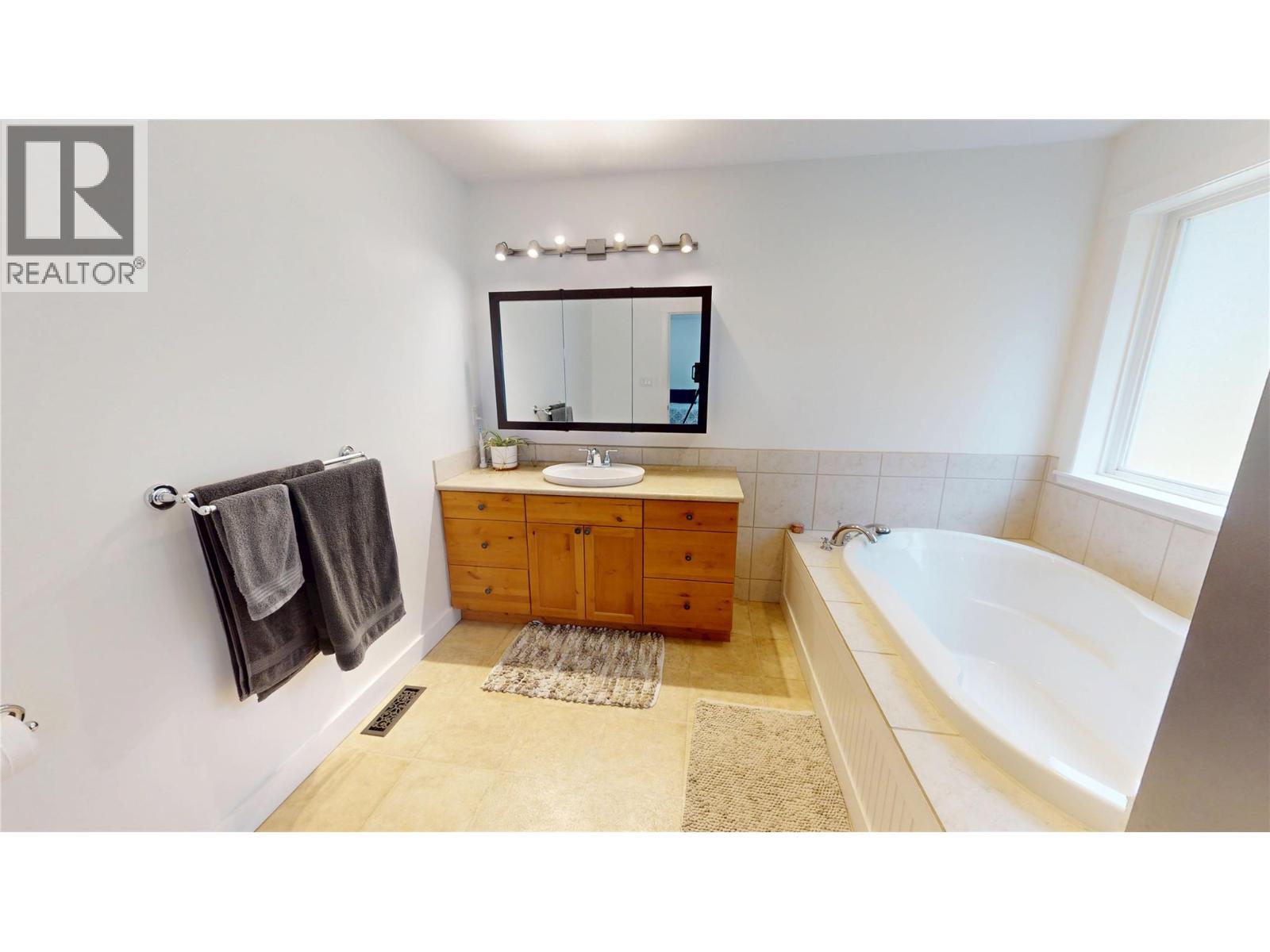 1324 8TH Avenue N, Creston