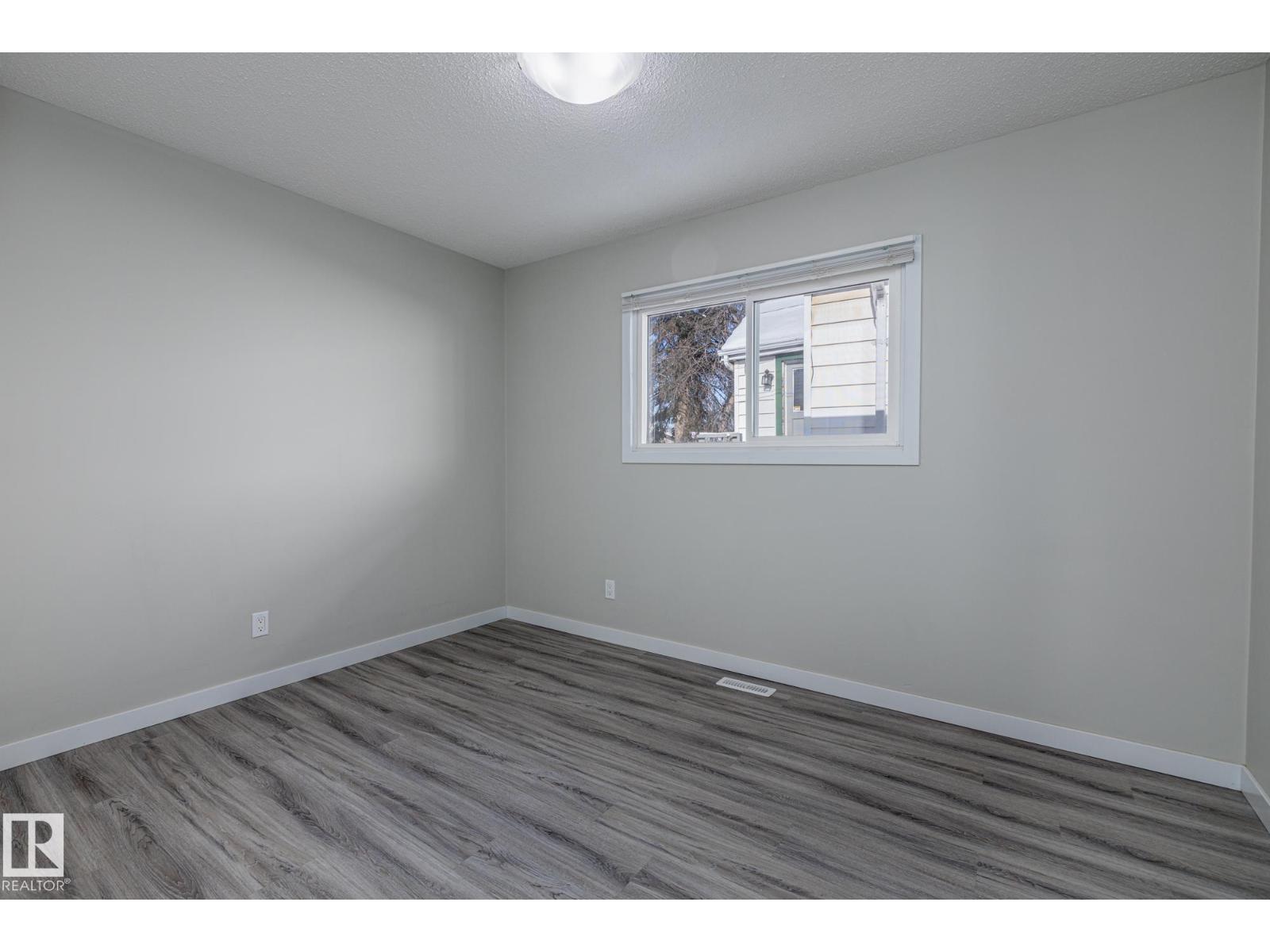 8504 121 AV NW, Edmonton