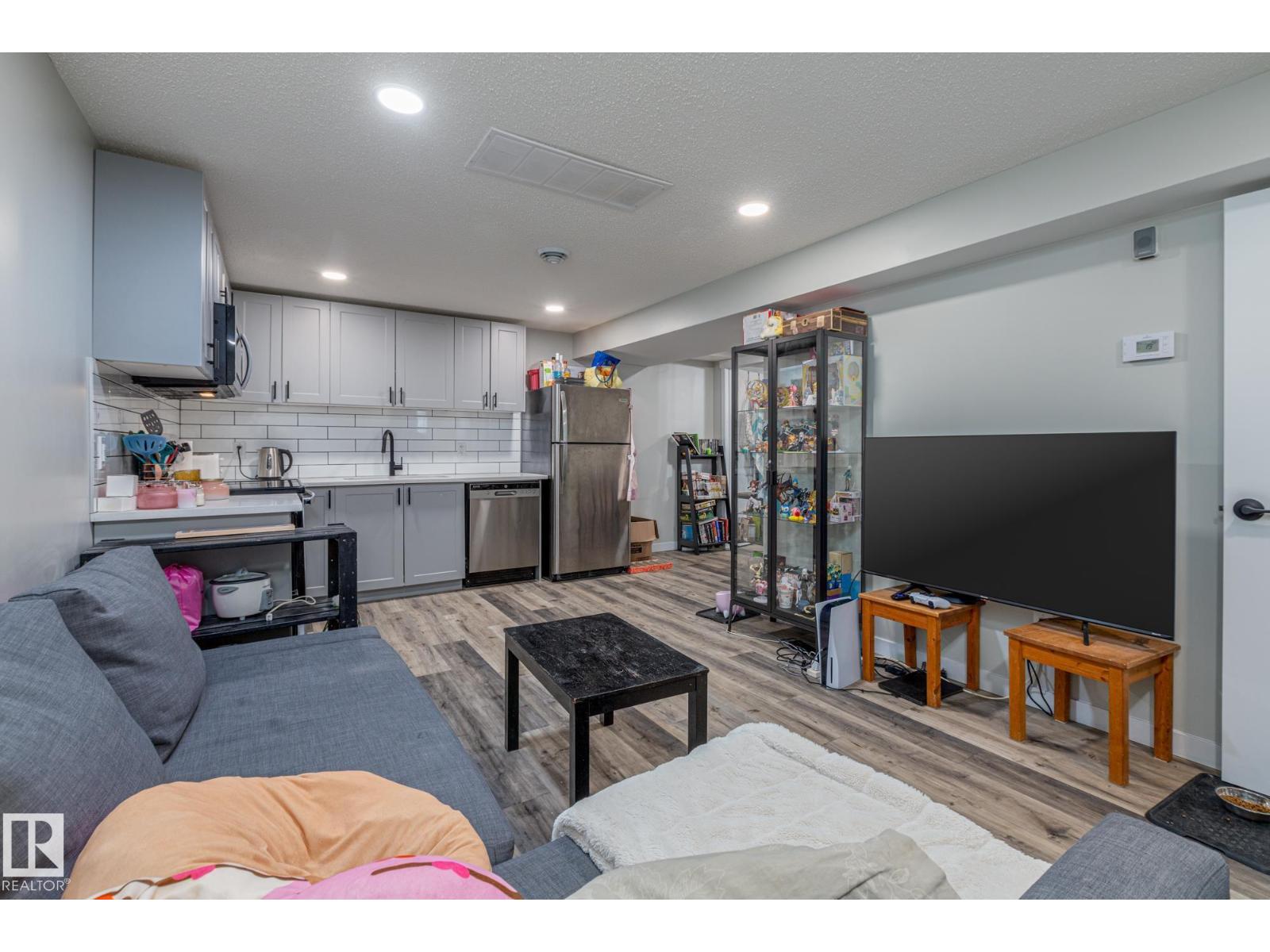 8504 121 AV NW, Edmonton