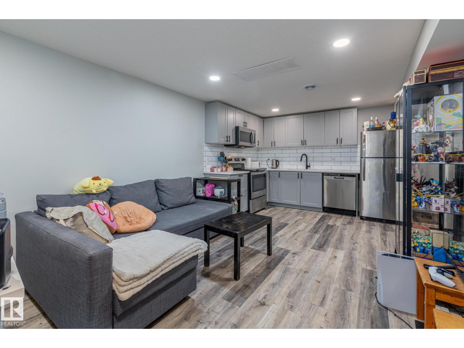 8504 121 AV NW, Edmonton