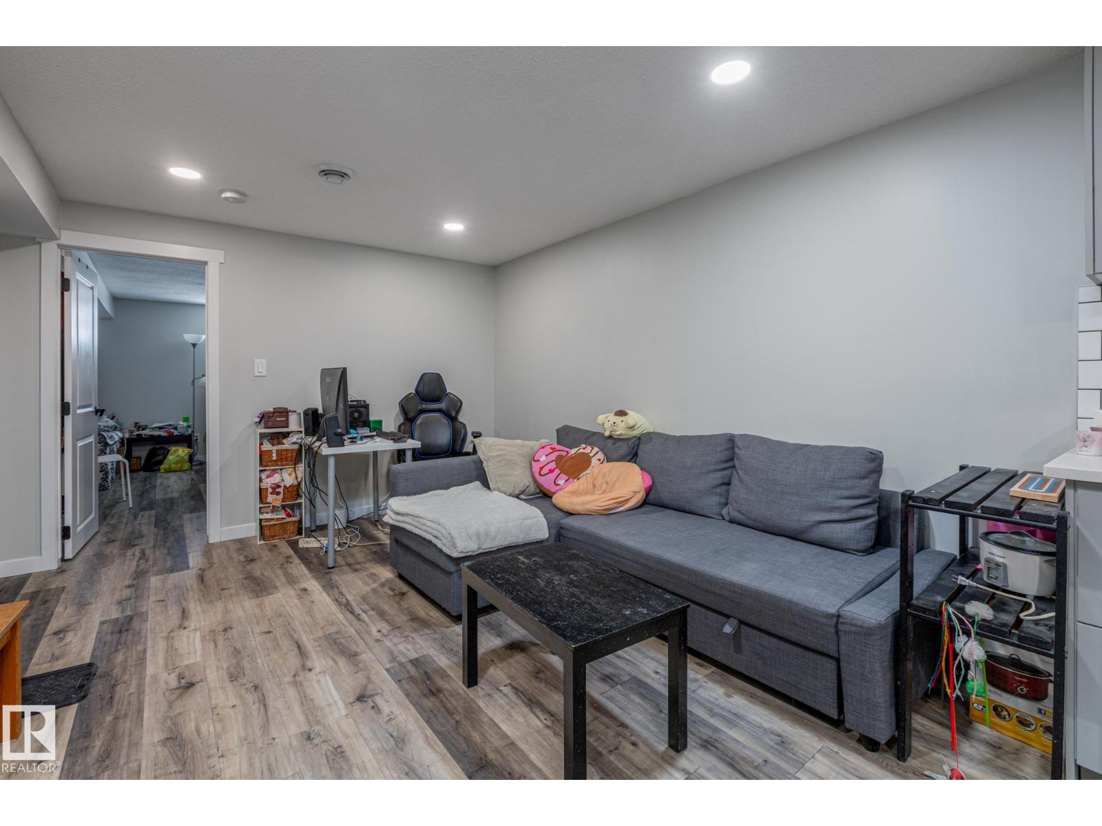 8504 121 AV NW, Edmonton