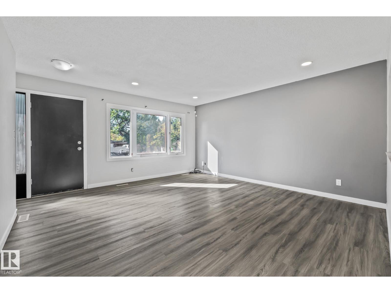 8504 121 AV NW, Edmonton