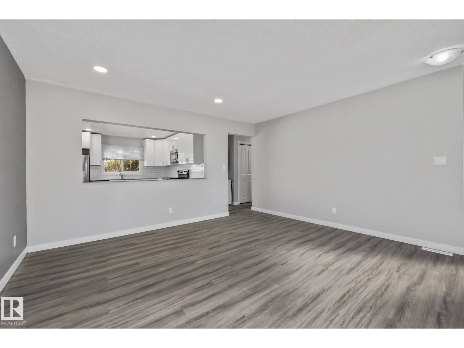 8504 121 AV NW, Edmonton