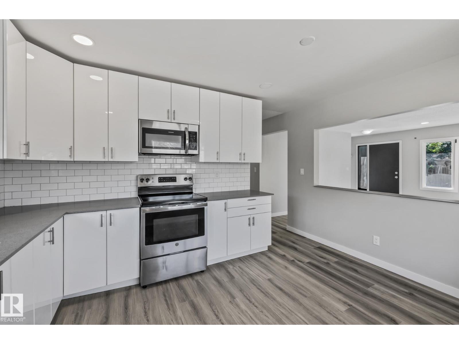 8504 121 AV NW, Edmonton