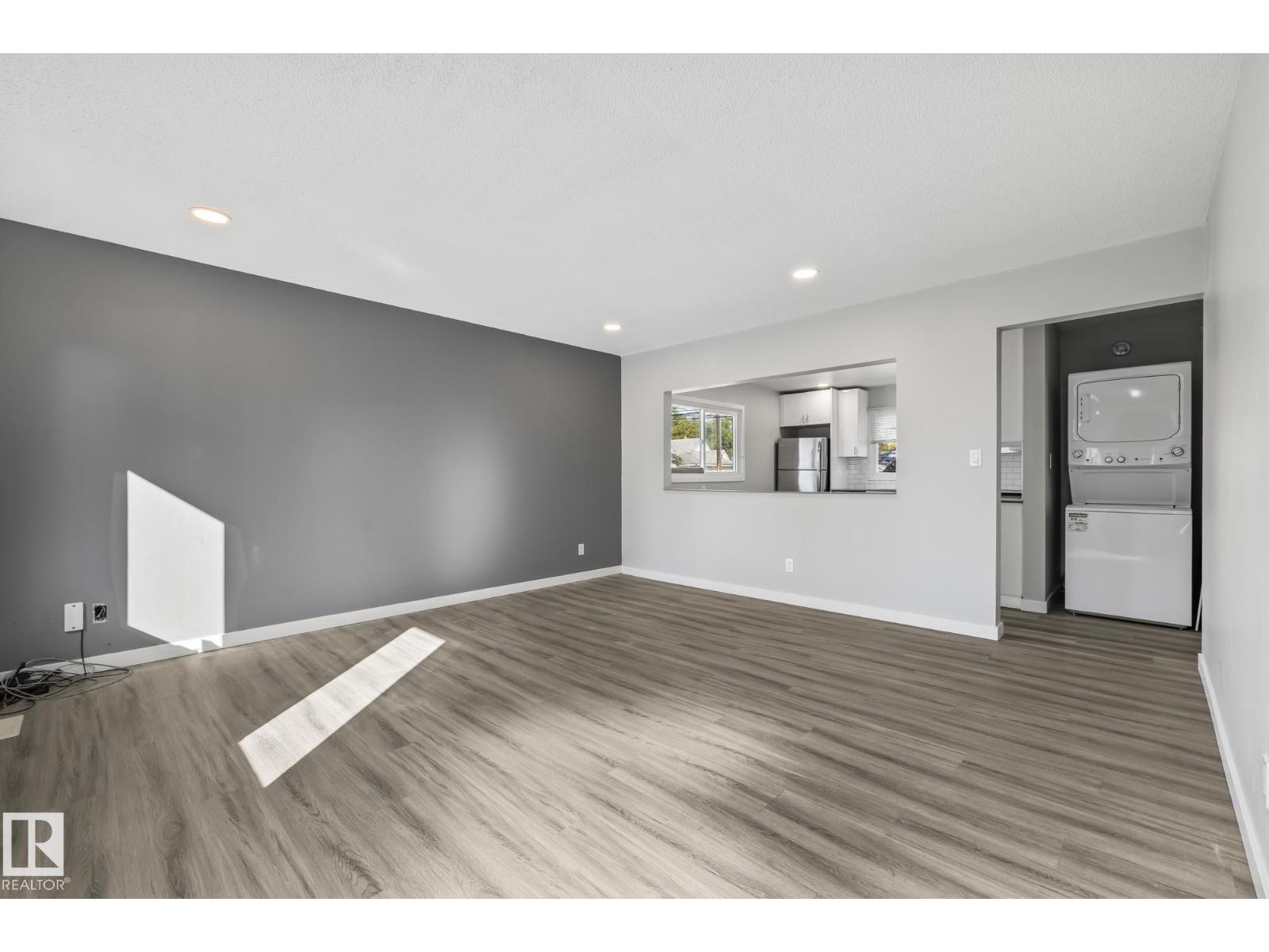 8504 121 AV NW, Edmonton