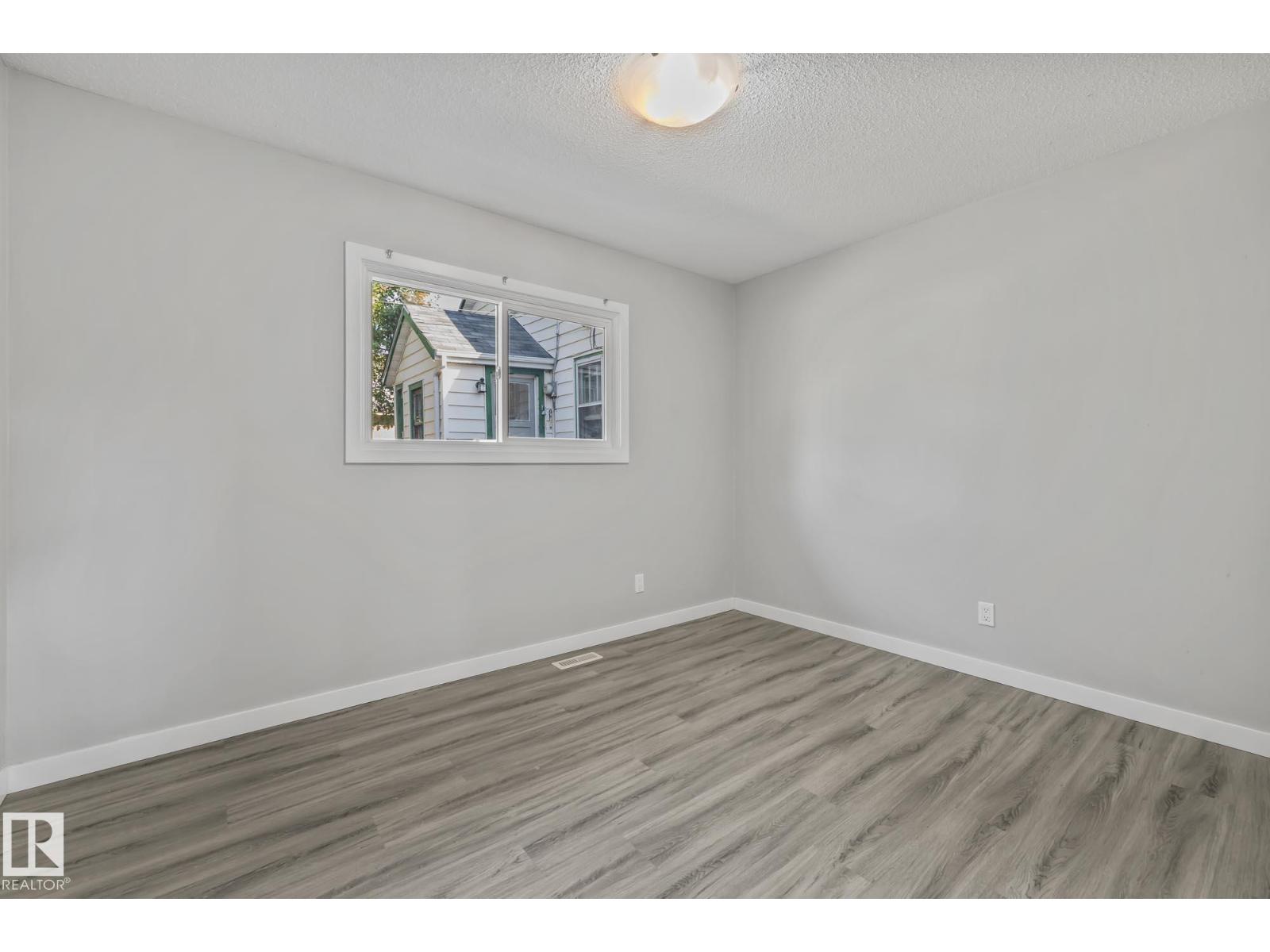 8504 121 AV NW, Edmonton