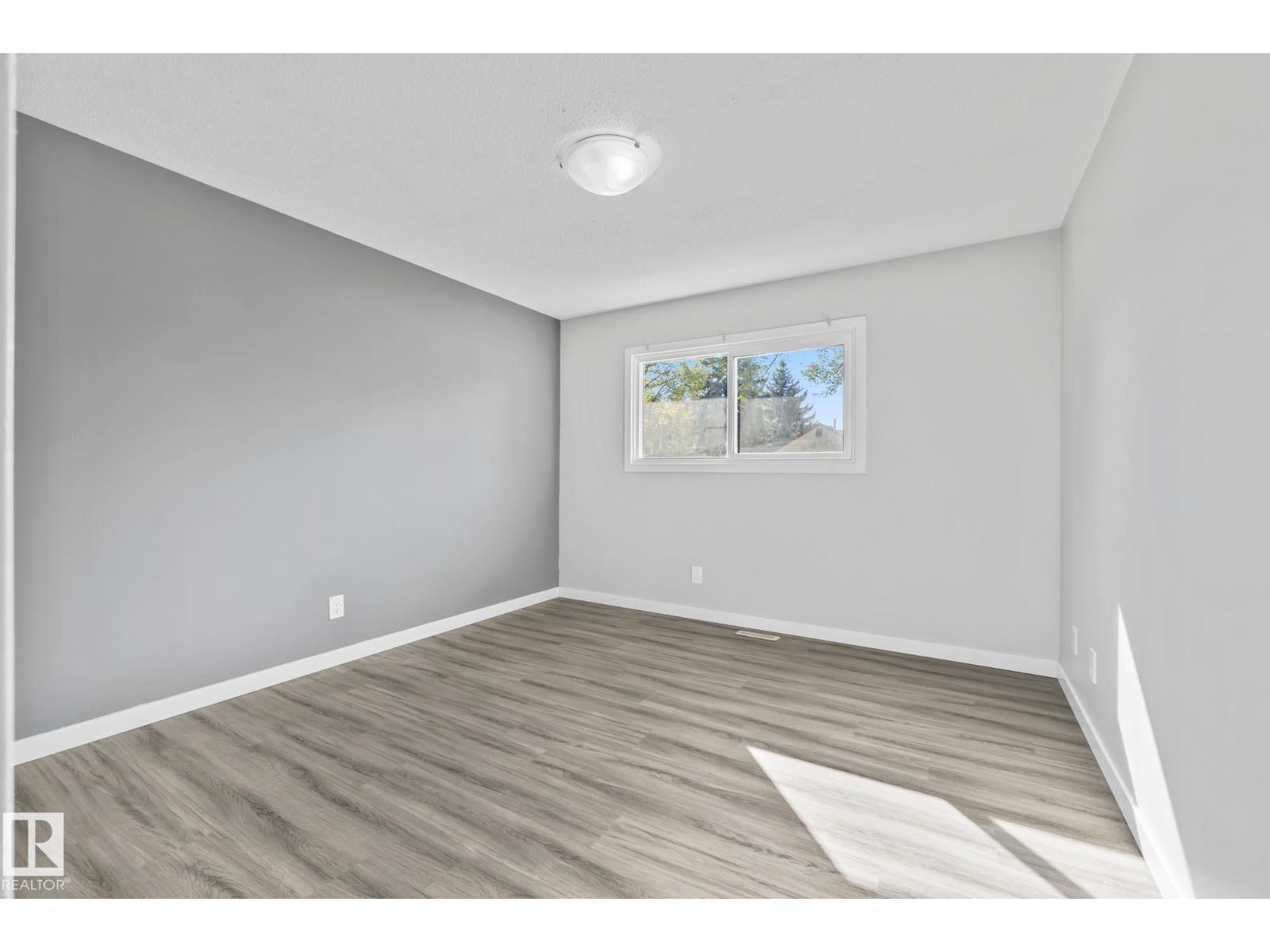 8504 121 AV NW, Edmonton