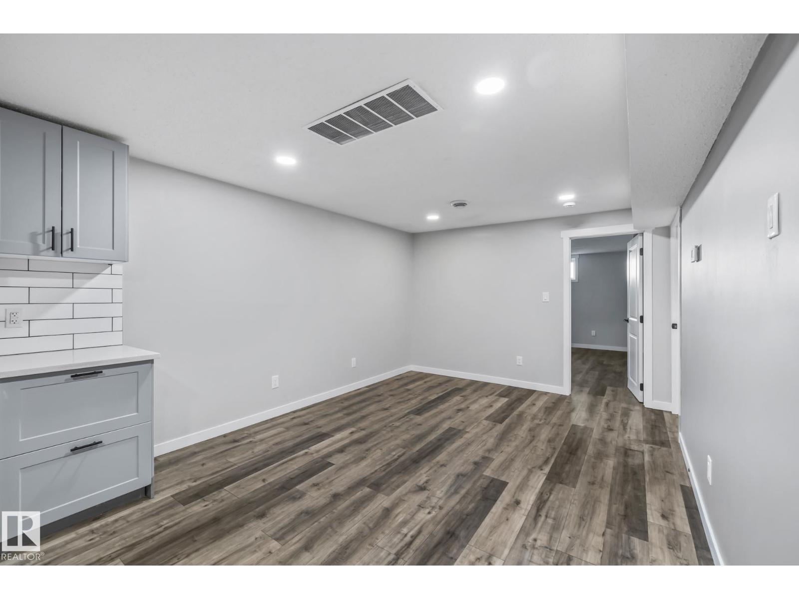 8504 121 AV NW, Edmonton