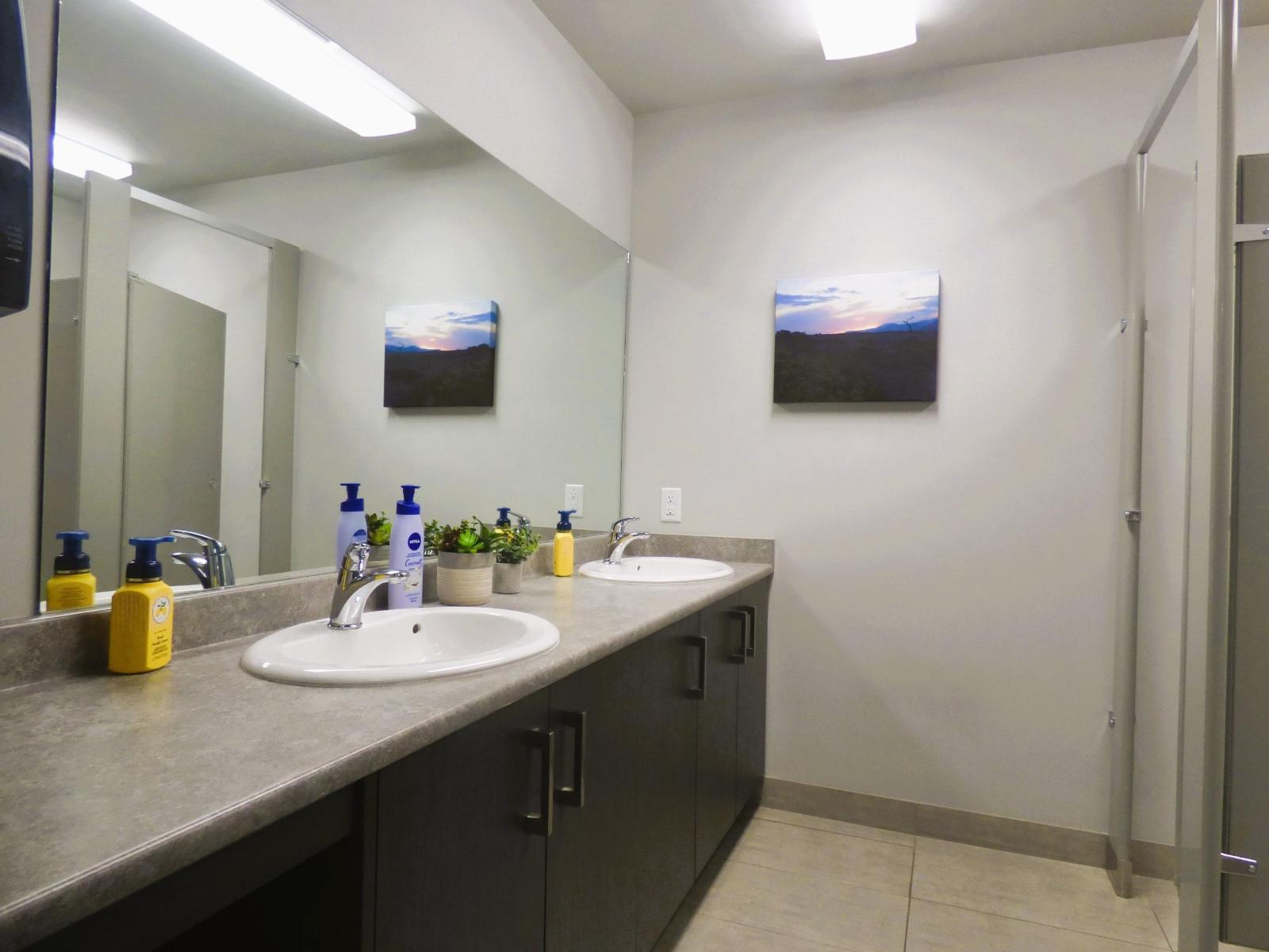 Office in Sardis - Image 25