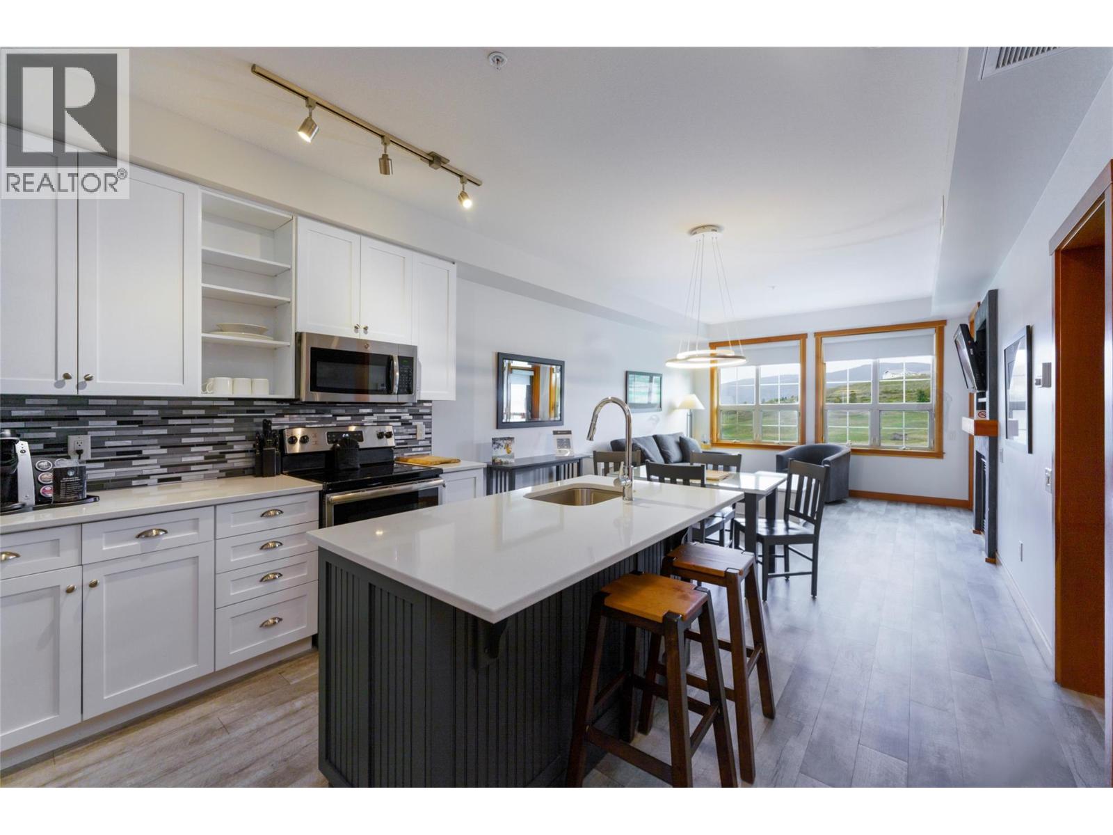 105 Village Centre Court Unit# 324, Vernon