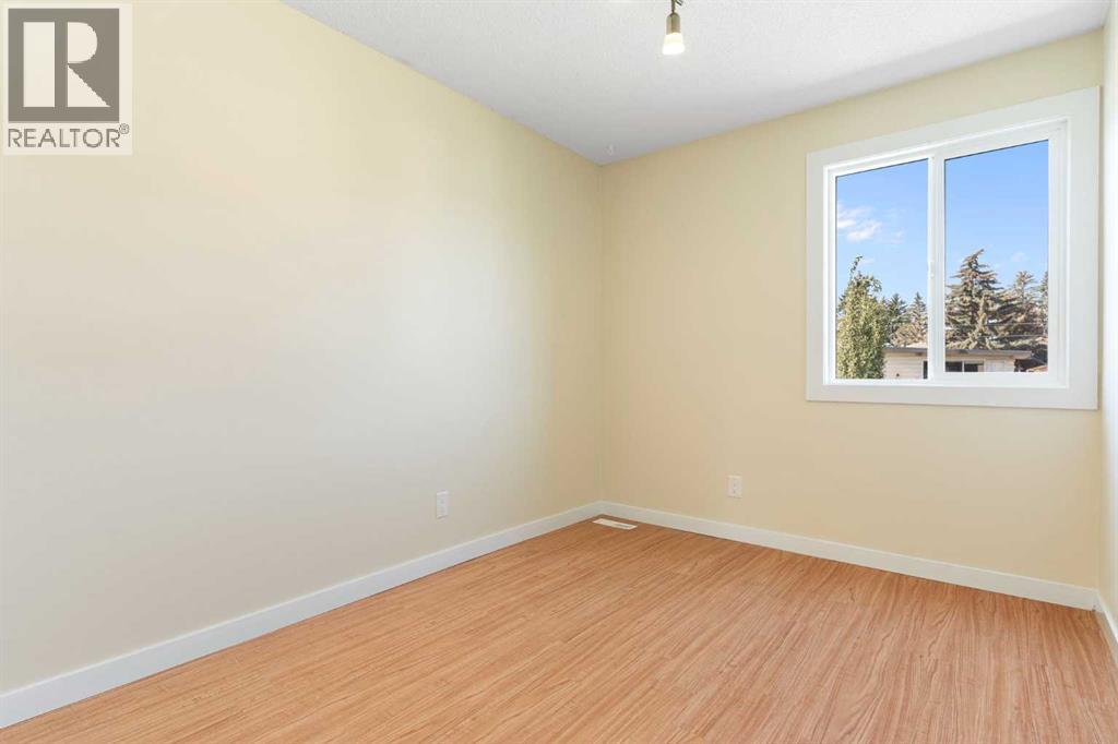 Single Family House for Sale in   Galbraith Drive SW Glamorgan Calgary 