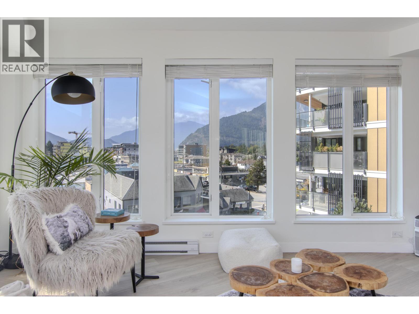 416 1365 PEMBERTON AVENUE, Squamish