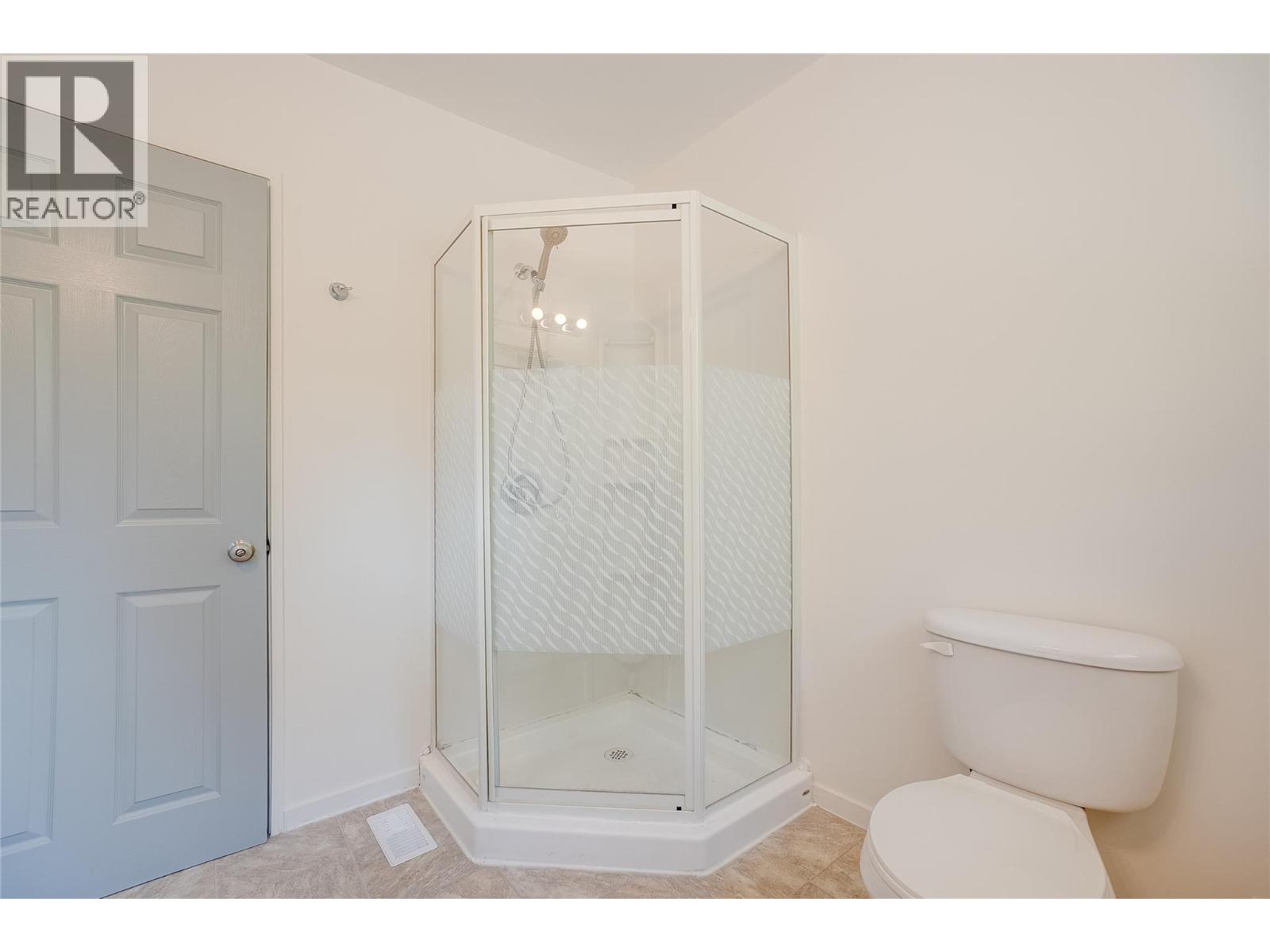 2912 5th Avenue, Castlegar