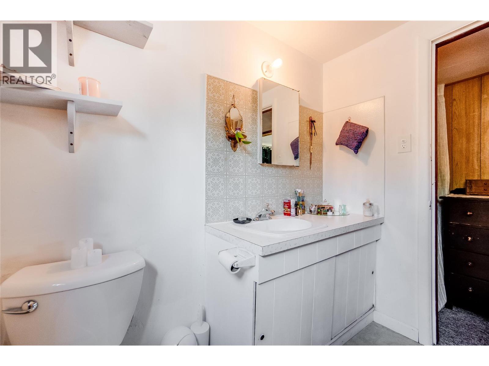 2912 5th Avenue, Castlegar