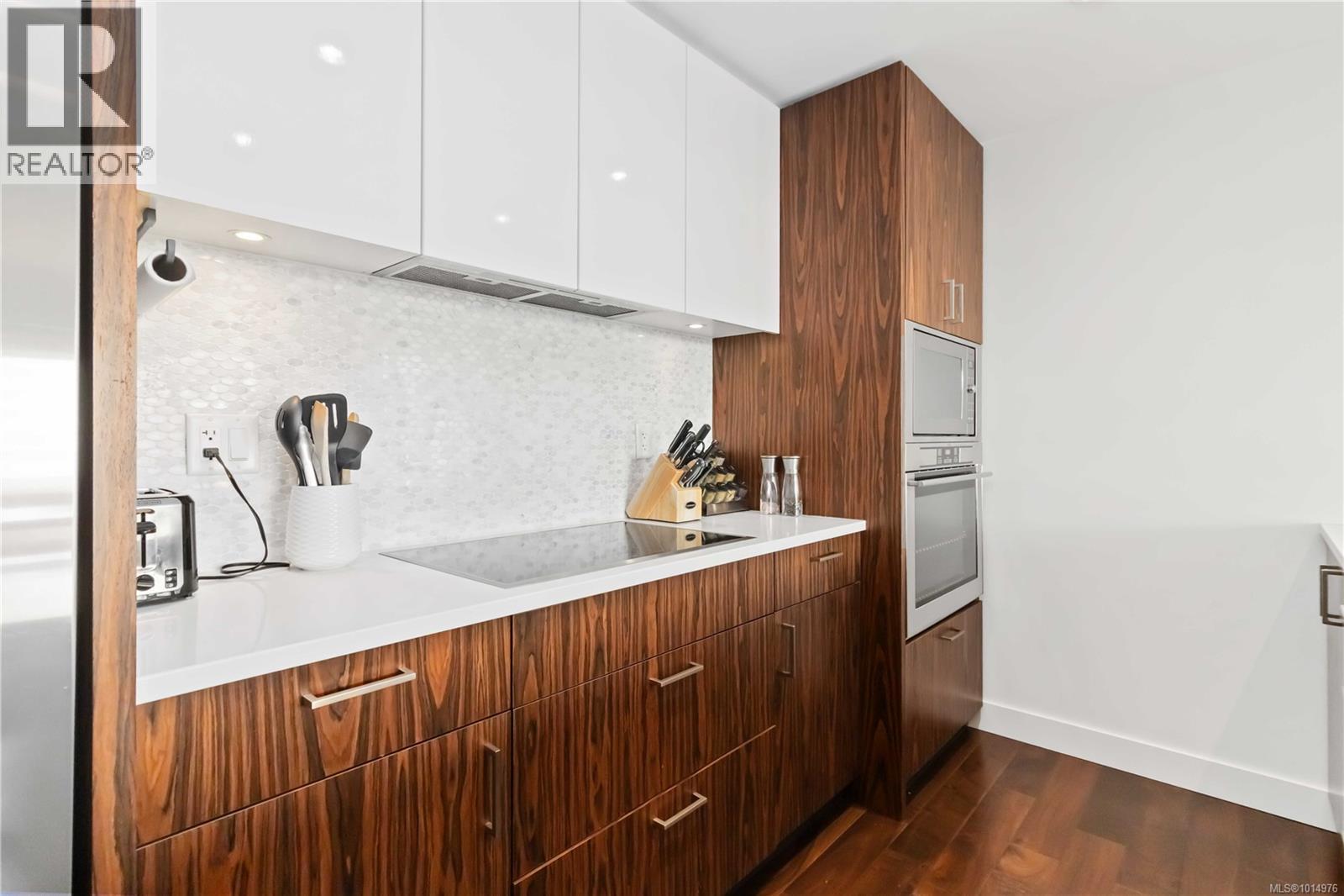 302 838 Broughton Street, Victoria