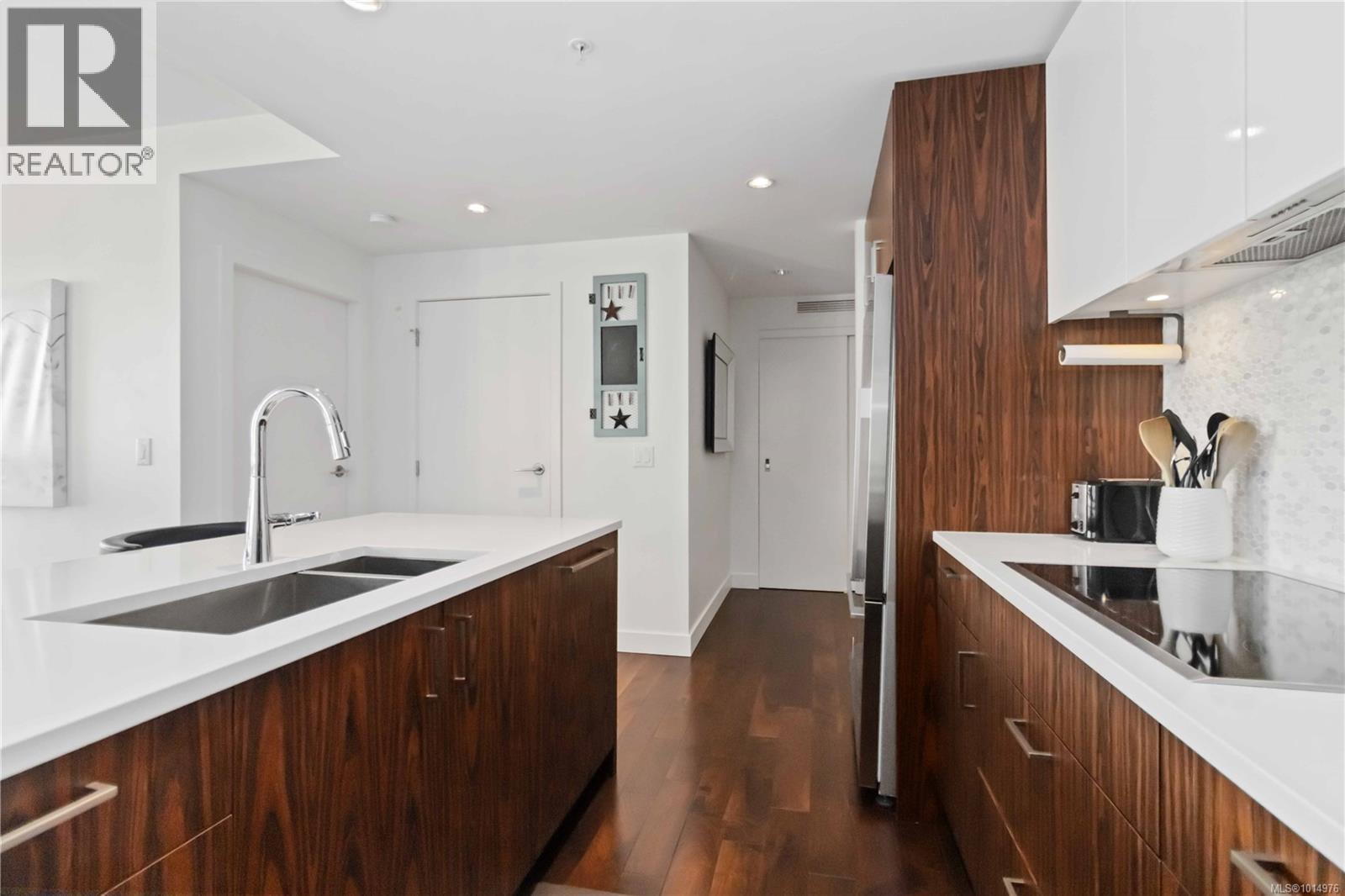 302 838 Broughton Street, Victoria