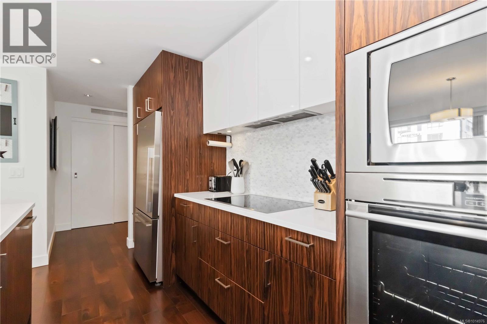 302 838 Broughton Street, Victoria