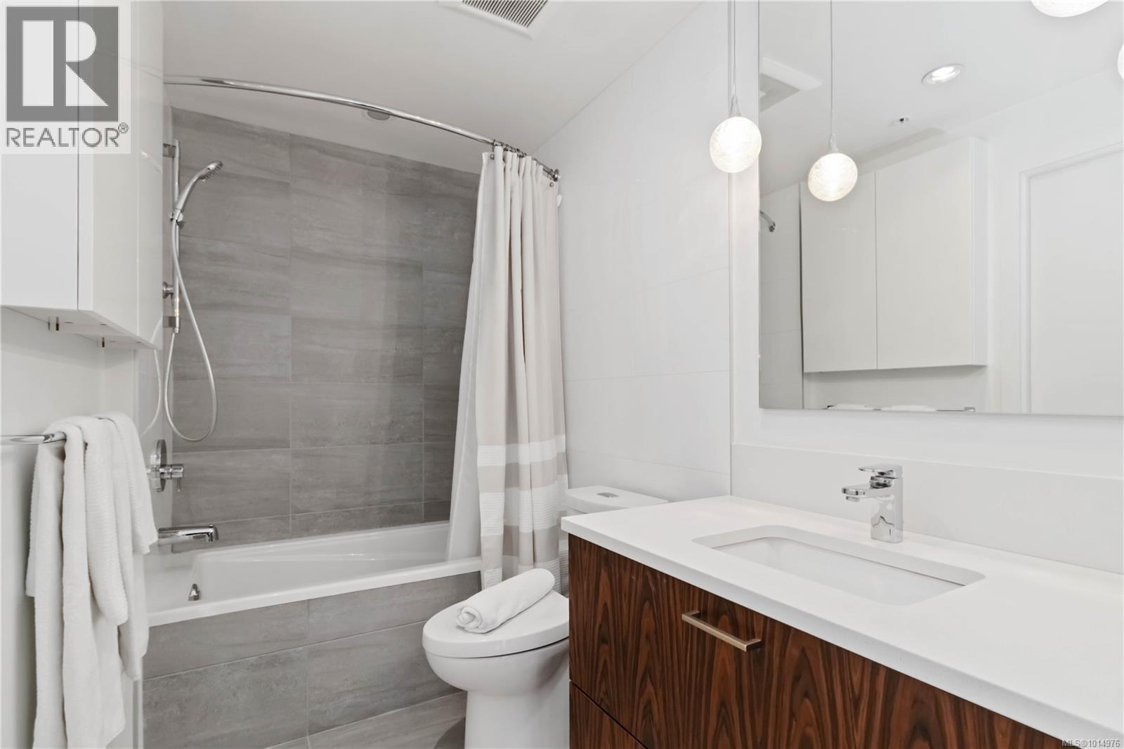 302 838 Broughton Street, Victoria