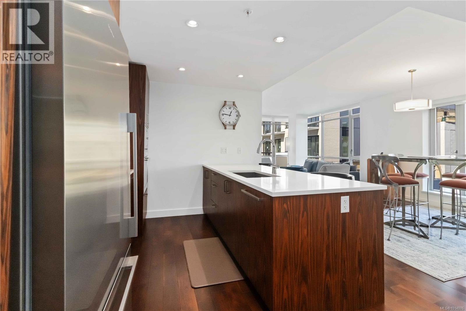 302 838 Broughton Street, Victoria