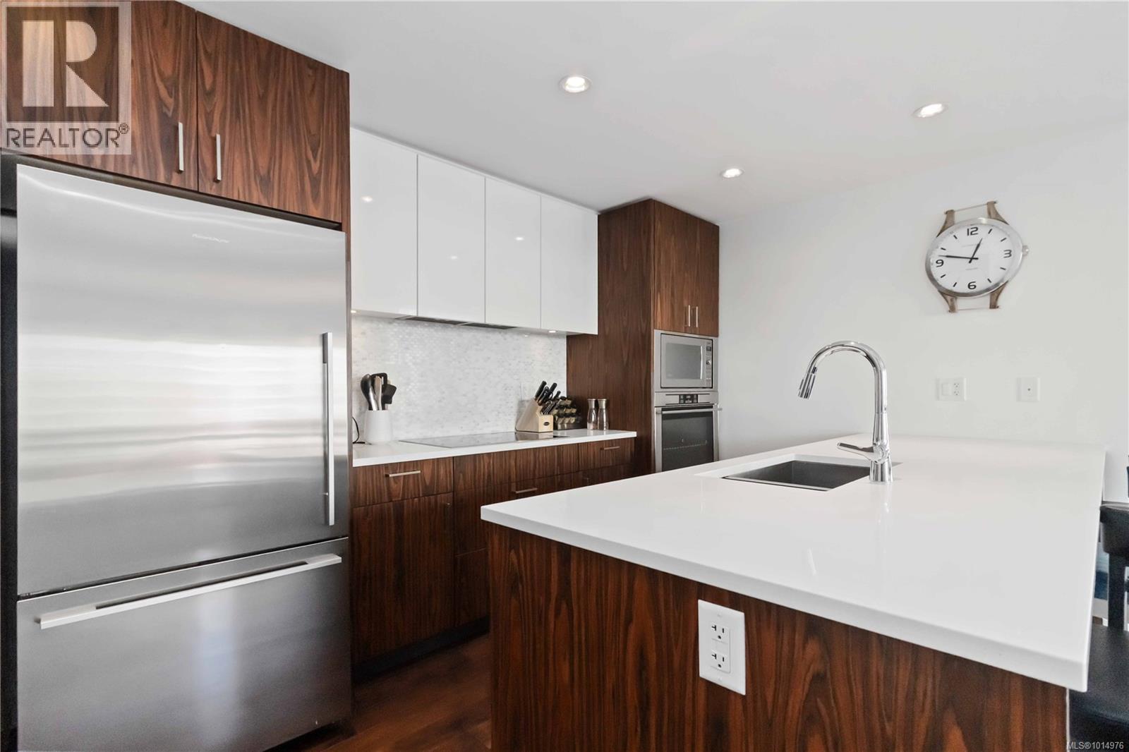 302 838 Broughton Street, Victoria