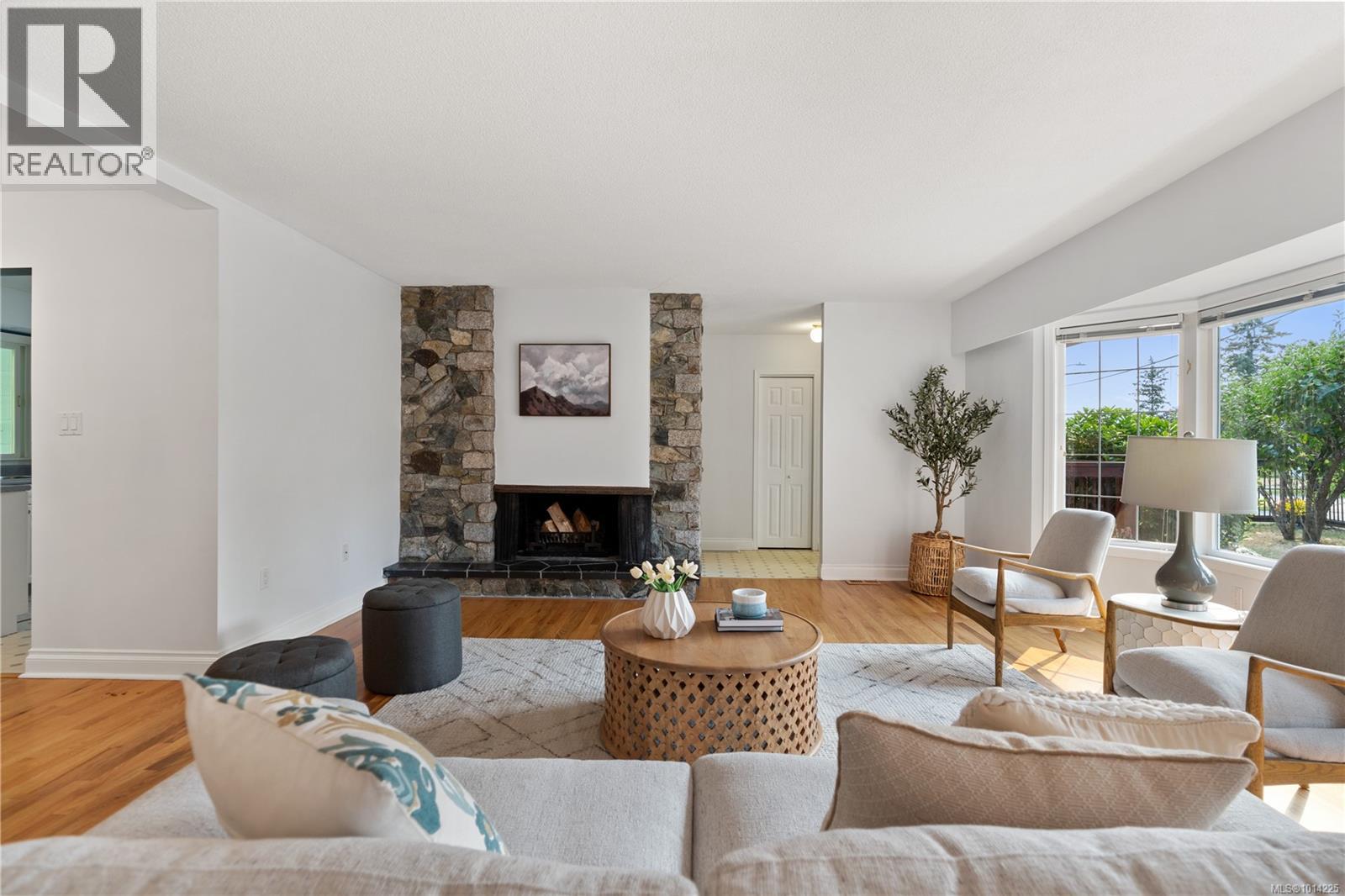 2108 Wenman Dr, Saanich