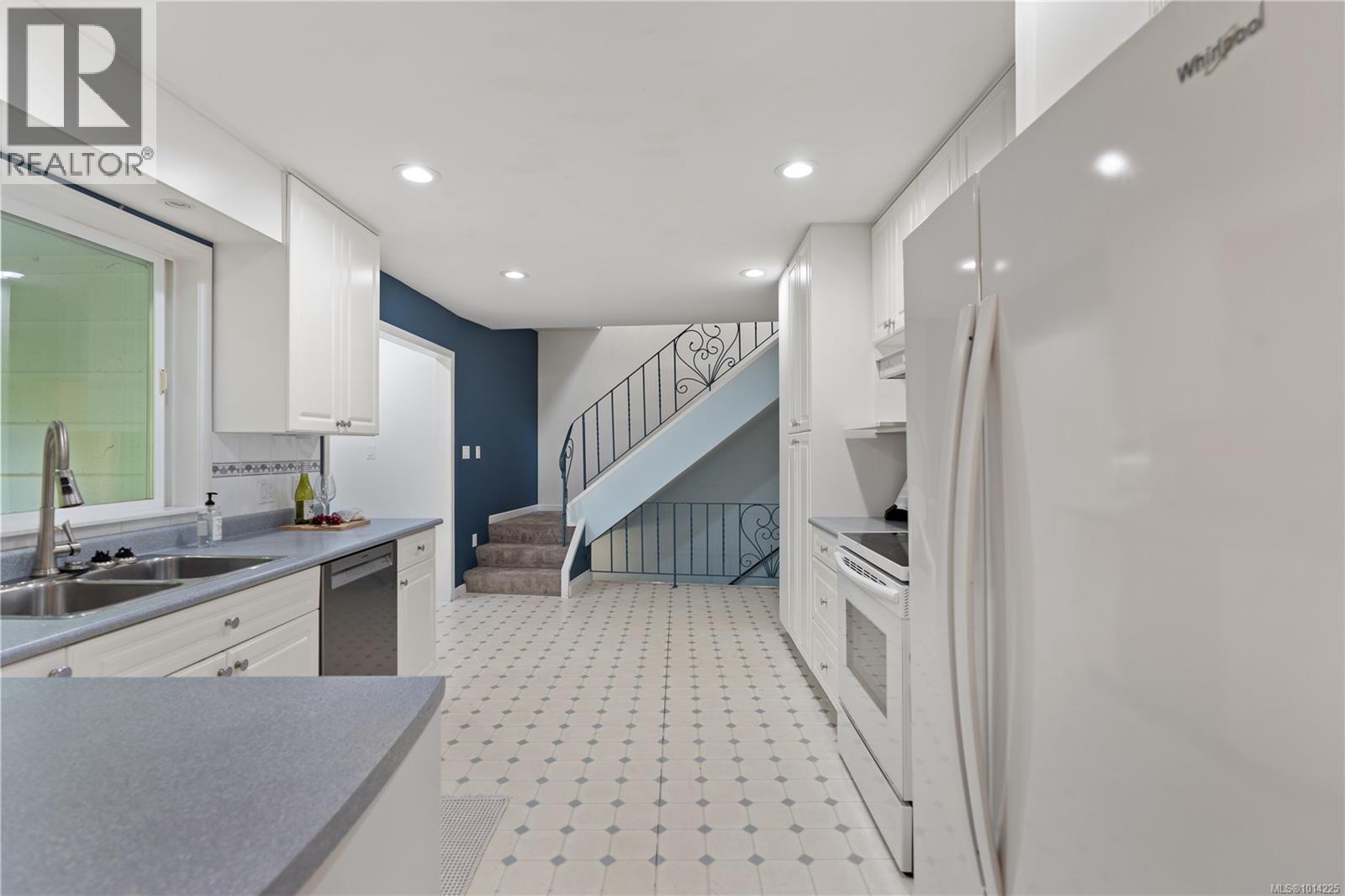2108 Wenman Dr, Saanich