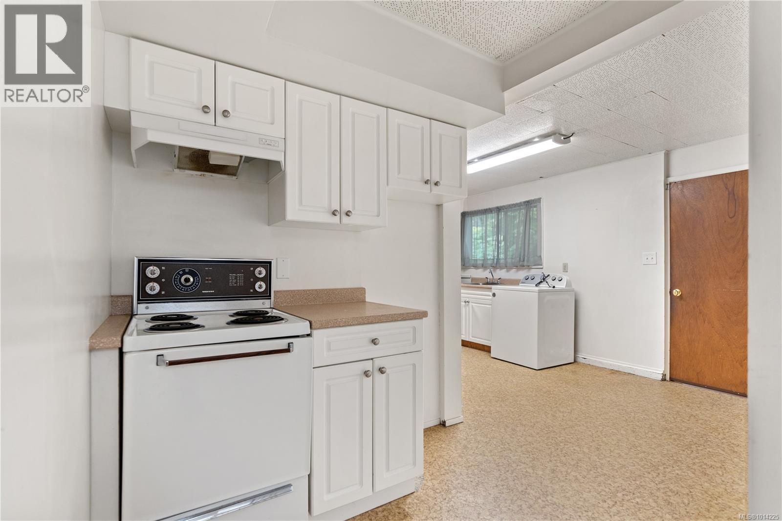 2108 Wenman Dr, Saanich